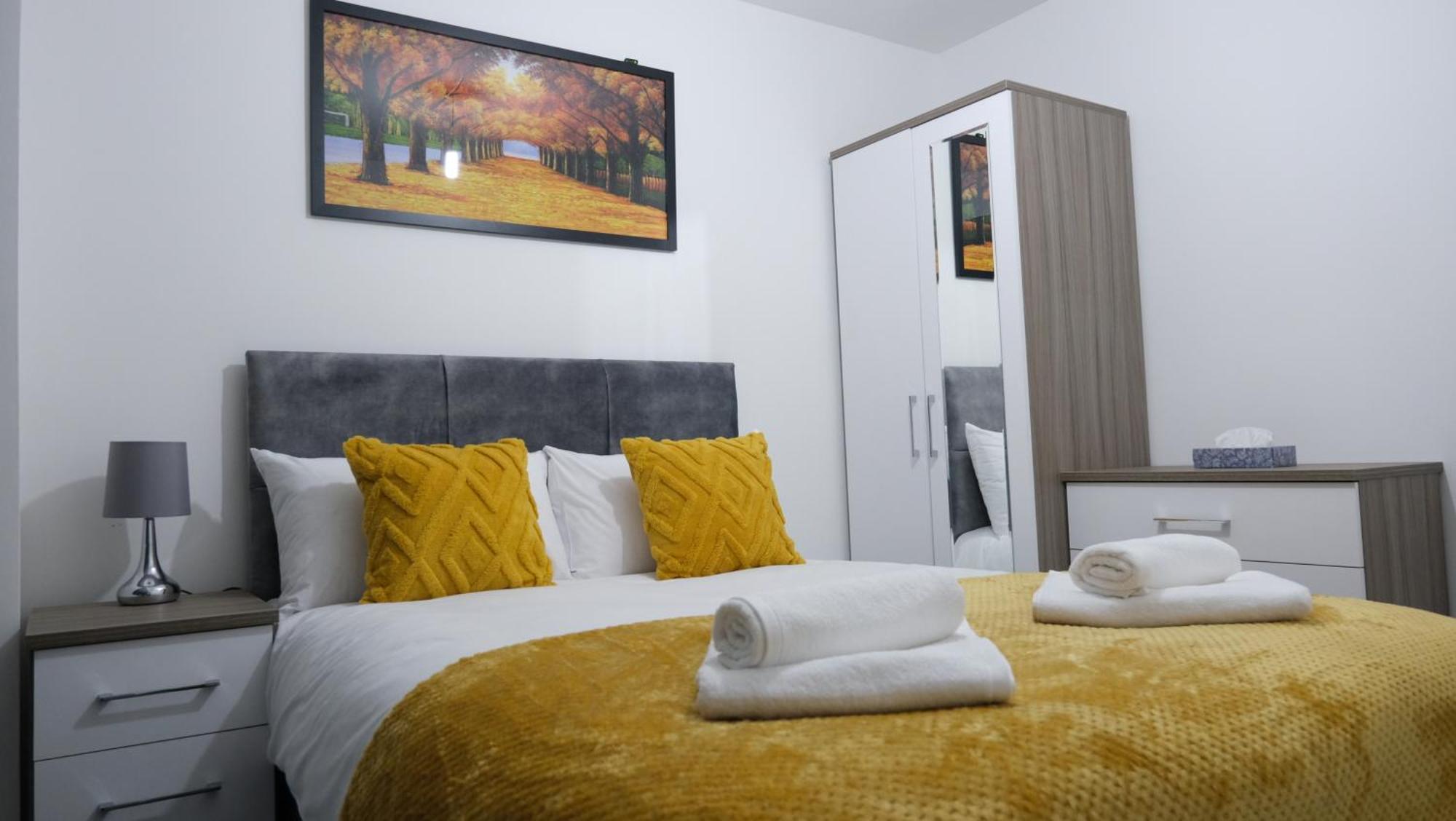 Modernized Three Bedroom House Near City Stadium, Attractions, City Centre - Sky N Netflix - Convenient Transport マンチェスター エクステリア 写真