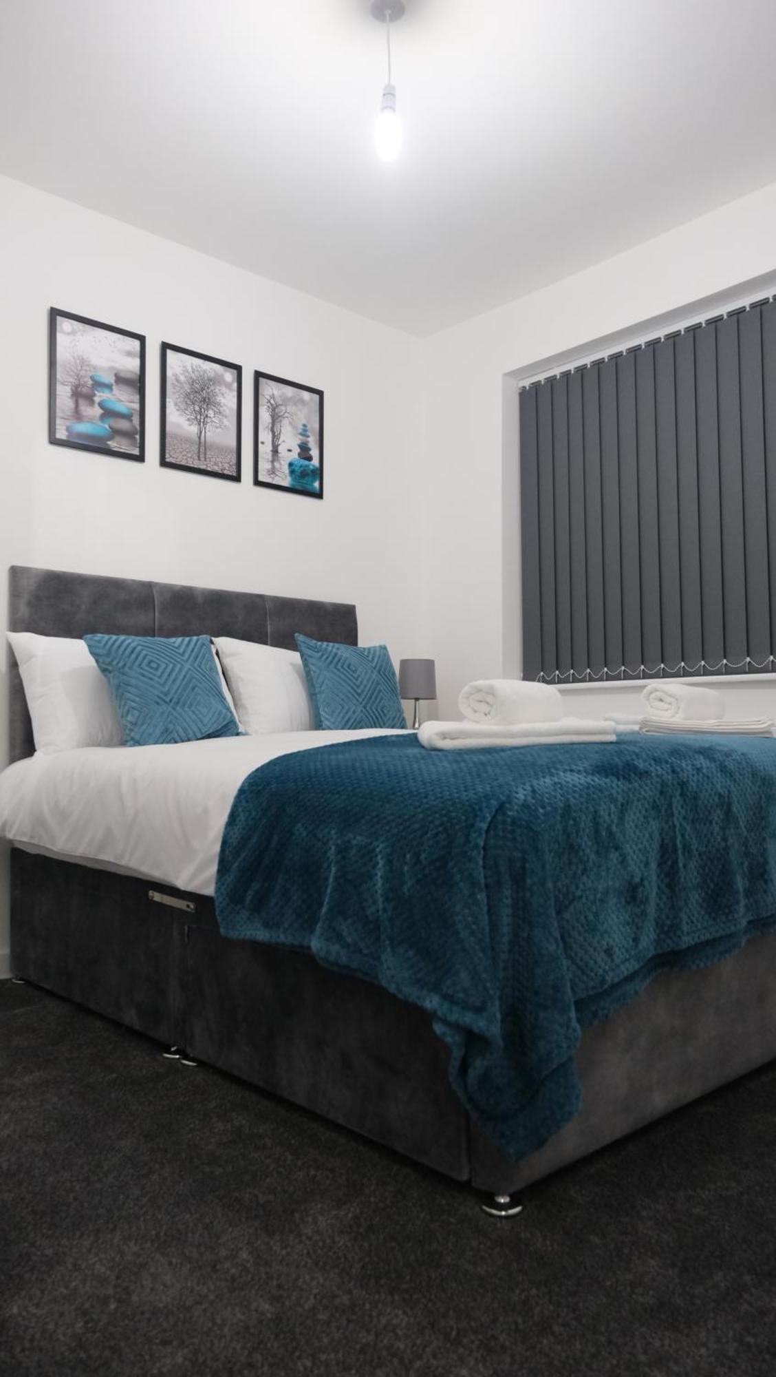 Modernized Three Bedroom House Near City Stadium, Attractions, City Centre - Sky N Netflix - Convenient Transport マンチェスター エクステリア 写真