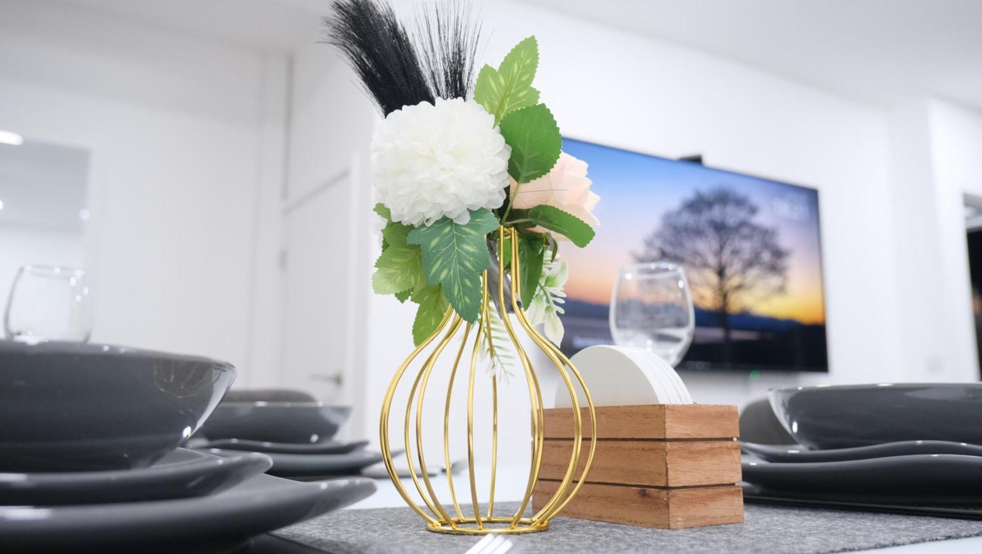 Modernized Three Bedroom House Near City Stadium, Attractions, City Centre - Sky N Netflix - Convenient Transport マンチェスター エクステリア 写真
