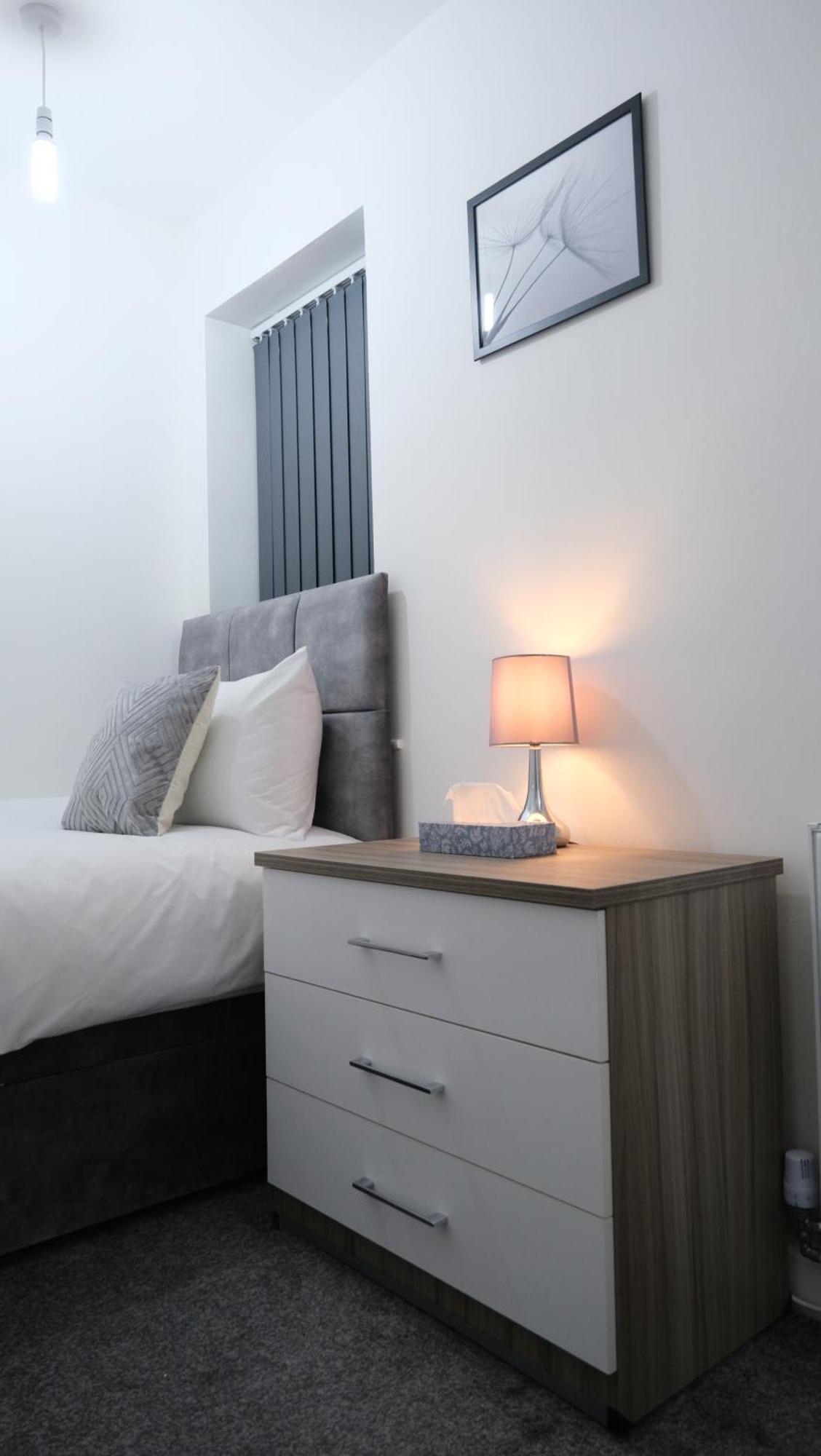 Modernized Three Bedroom House Near City Stadium, Attractions, City Centre - Sky N Netflix - Convenient Transport マンチェスター エクステリア 写真