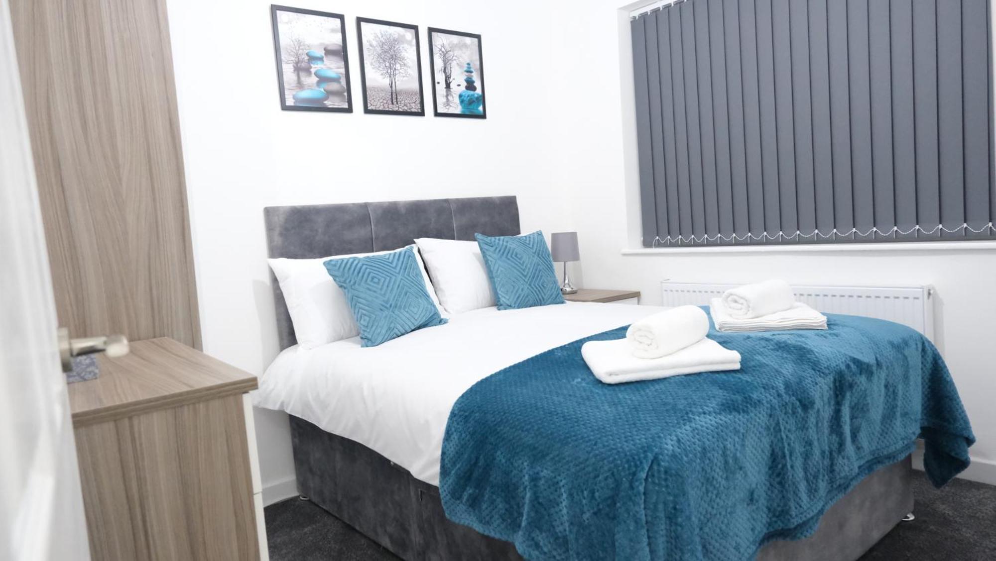 Modernized Three Bedroom House Near City Stadium, Attractions, City Centre - Sky N Netflix - Convenient Transport マンチェスター エクステリア 写真