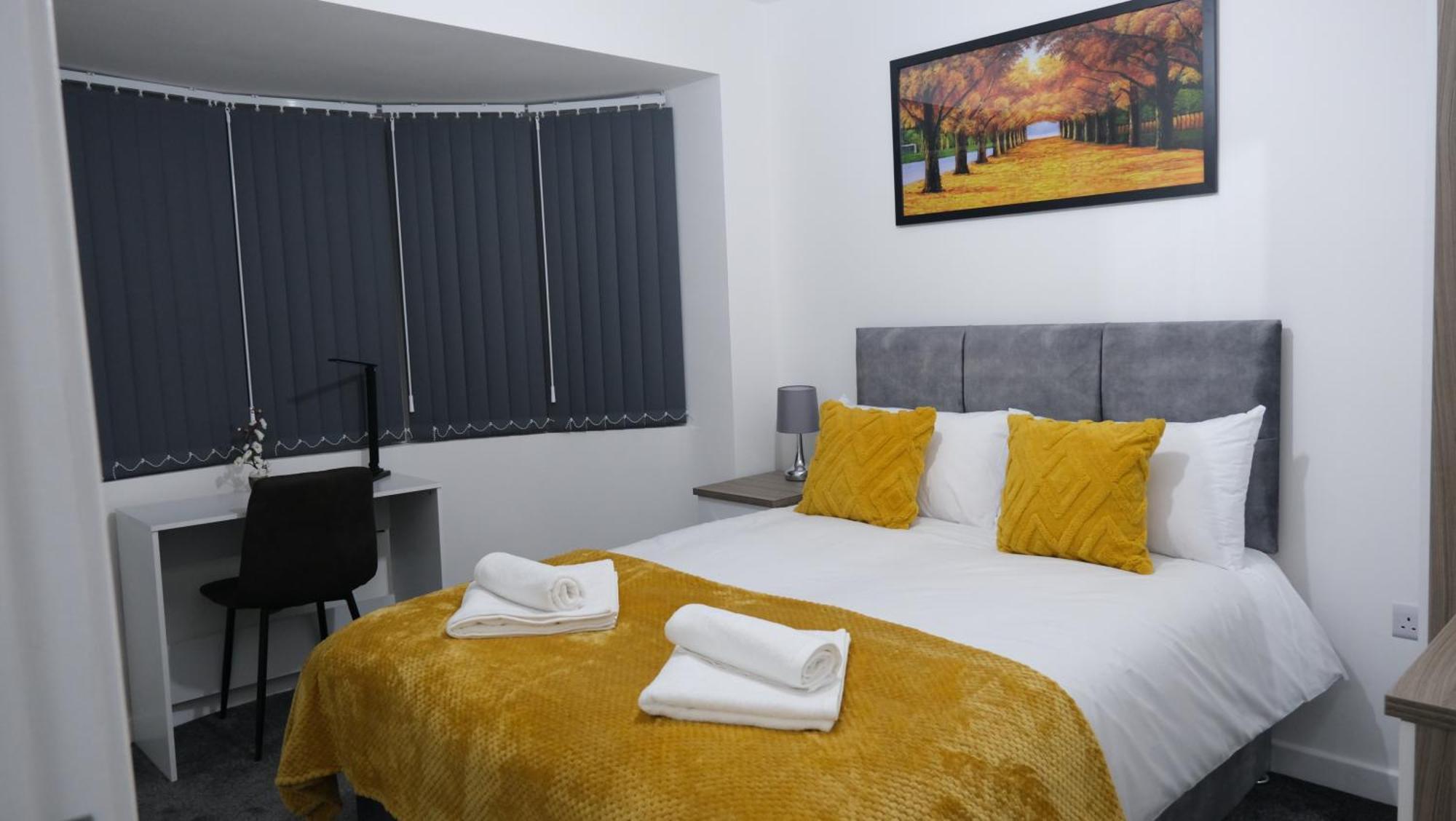 Modernized Three Bedroom House Near City Stadium, Attractions, City Centre - Sky N Netflix - Convenient Transport マンチェスター エクステリア 写真