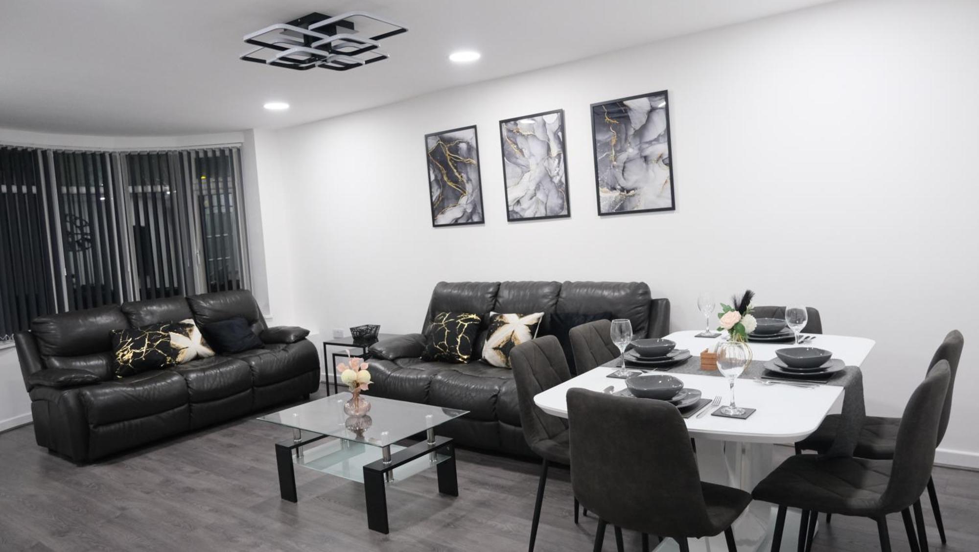 Modernized Three Bedroom House Near City Stadium, Attractions, City Centre - Sky N Netflix - Convenient Transport マンチェスター エクステリア 写真