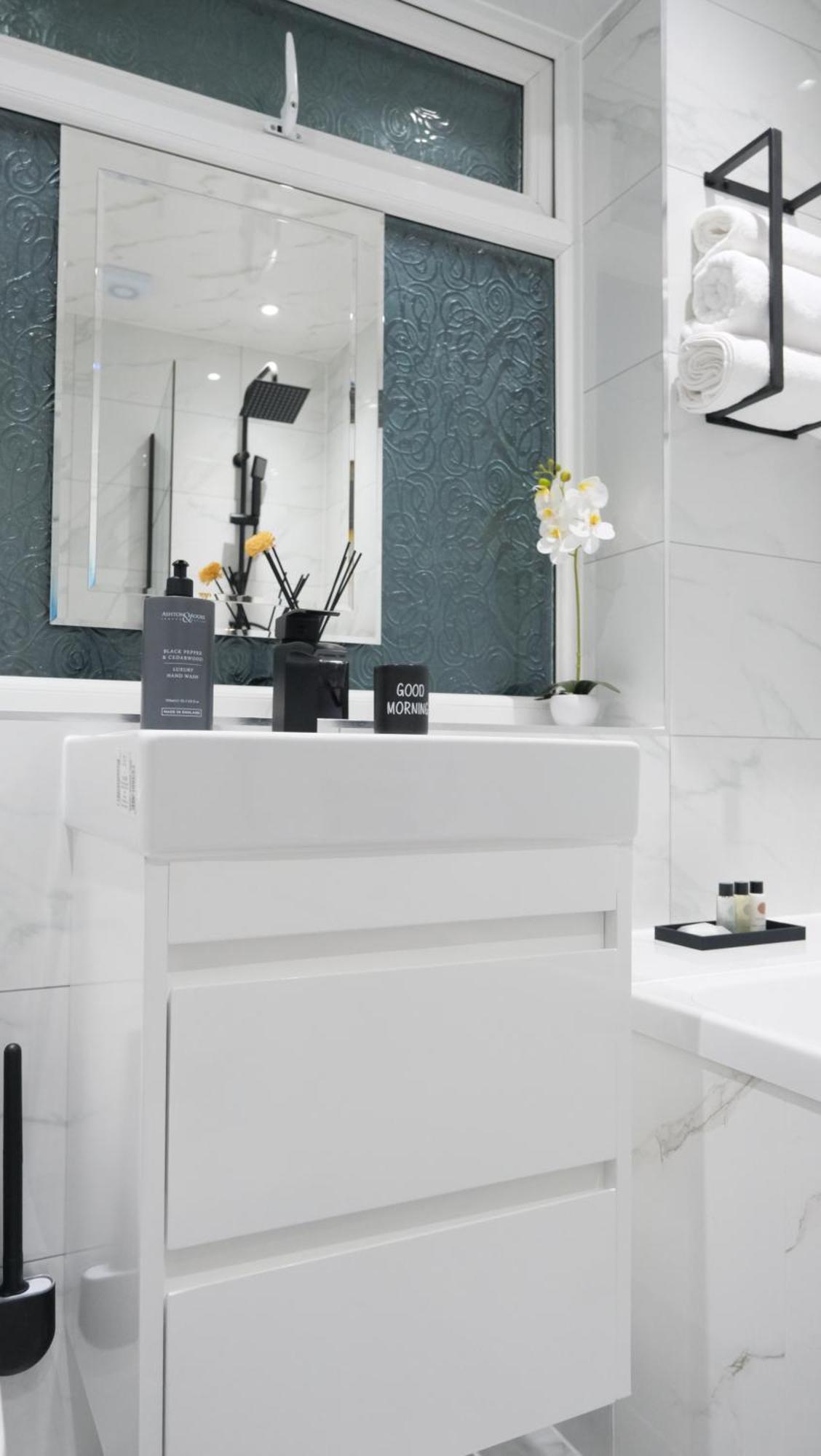 Modernized Three Bedroom House Near City Stadium, Attractions, City Centre - Sky N Netflix - Convenient Transport マンチェスター エクステリア 写真