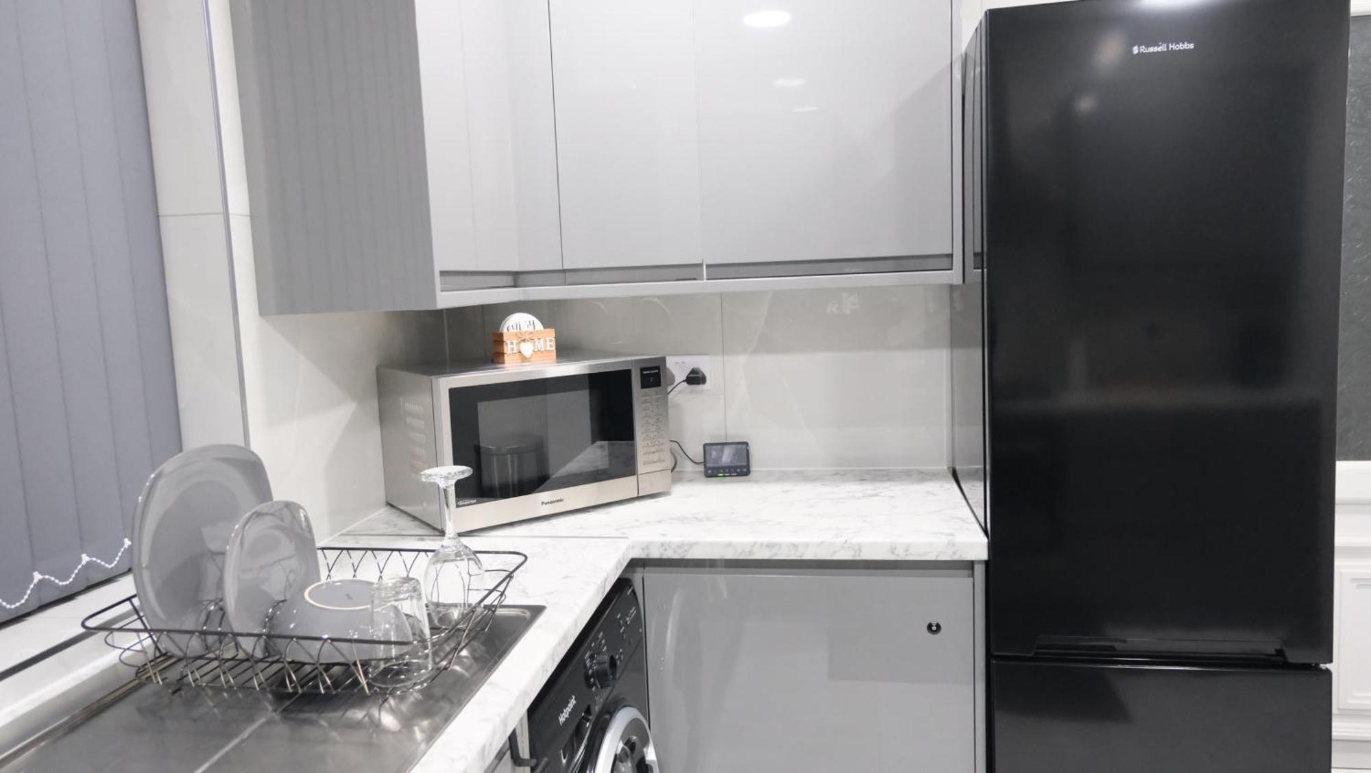Modernized Three Bedroom House Near City Stadium, Attractions, City Centre - Sky N Netflix - Convenient Transport マンチェスター エクステリア 写真