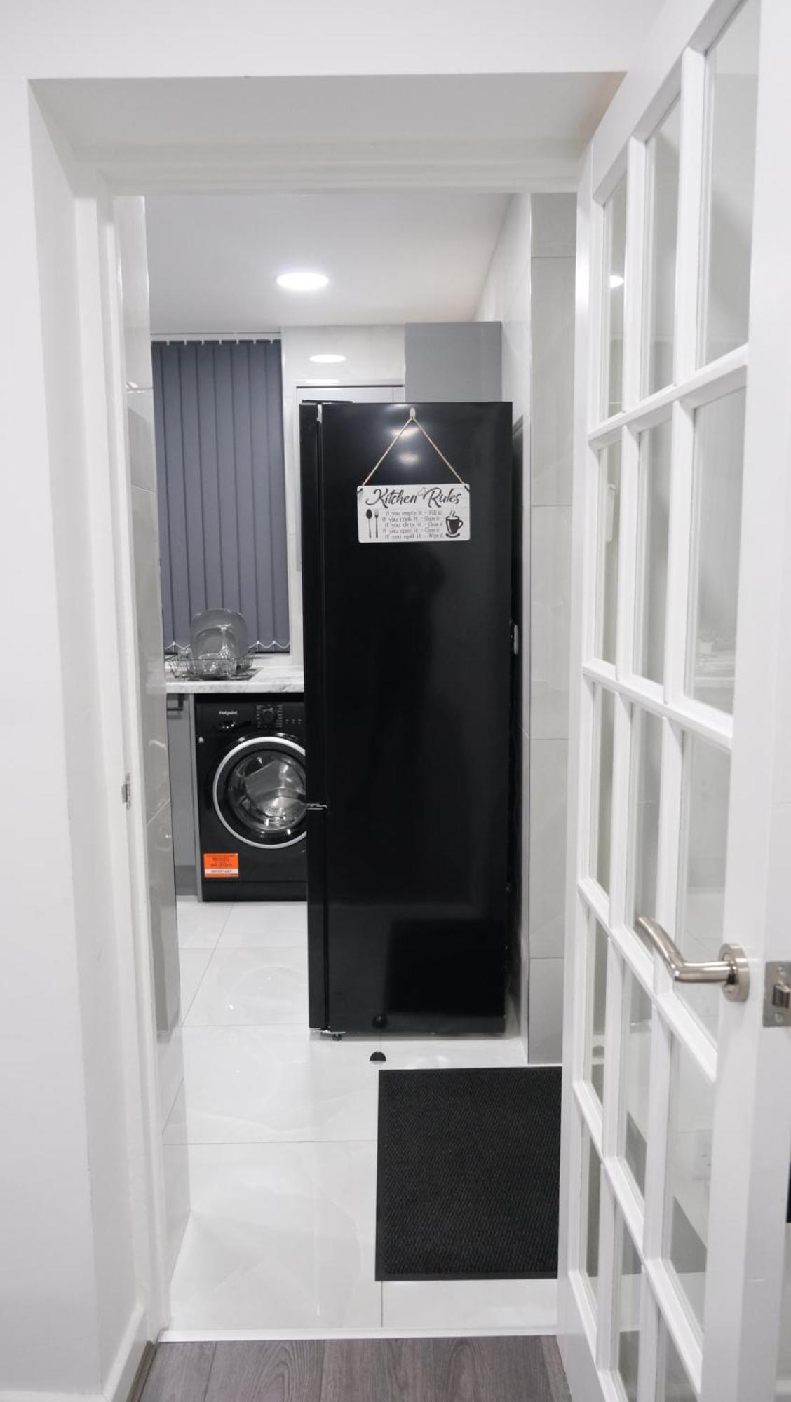 Modernized Three Bedroom House Near City Stadium, Attractions, City Centre - Sky N Netflix - Convenient Transport マンチェスター エクステリア 写真